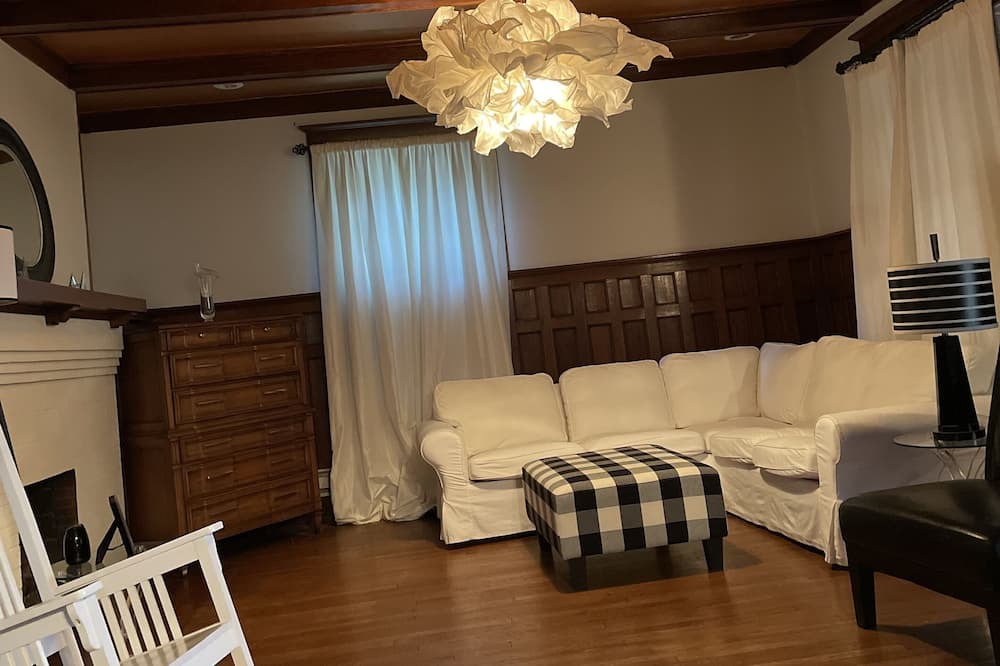 Photo of Livingroom in Monessen