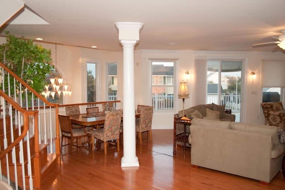 Photo of Livingroom in A-Zone