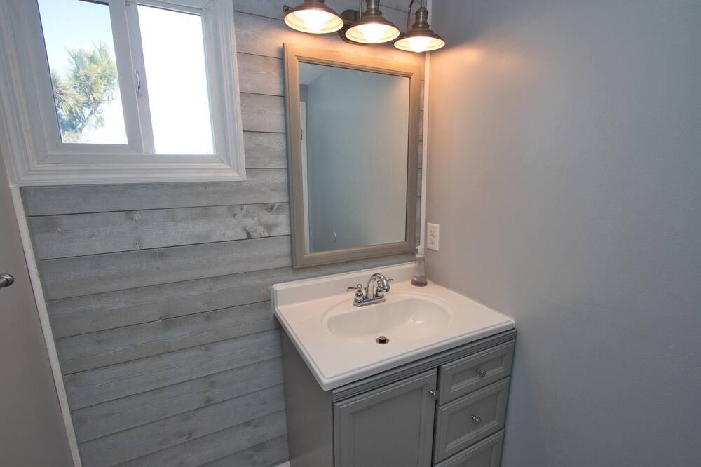 Photo of Bathroom in Loveladies