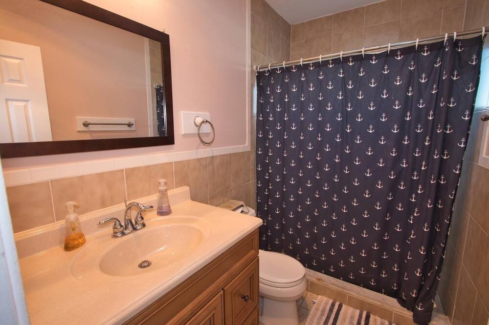 Photo of Bathroom in Loveladies