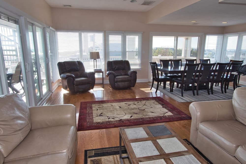 Photo of Livingroom in Loveladies