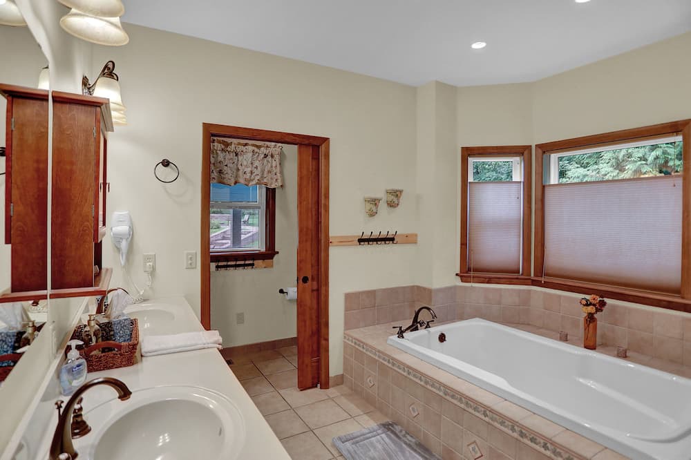 Photo of Bathroom in Calvin