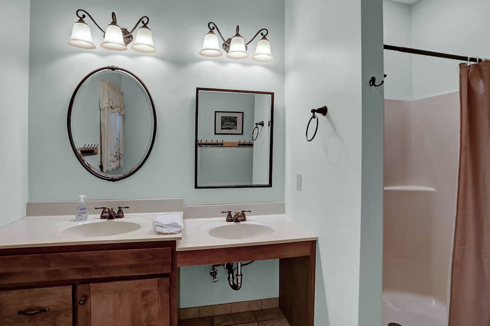 Photo of Bathroom in Calvin