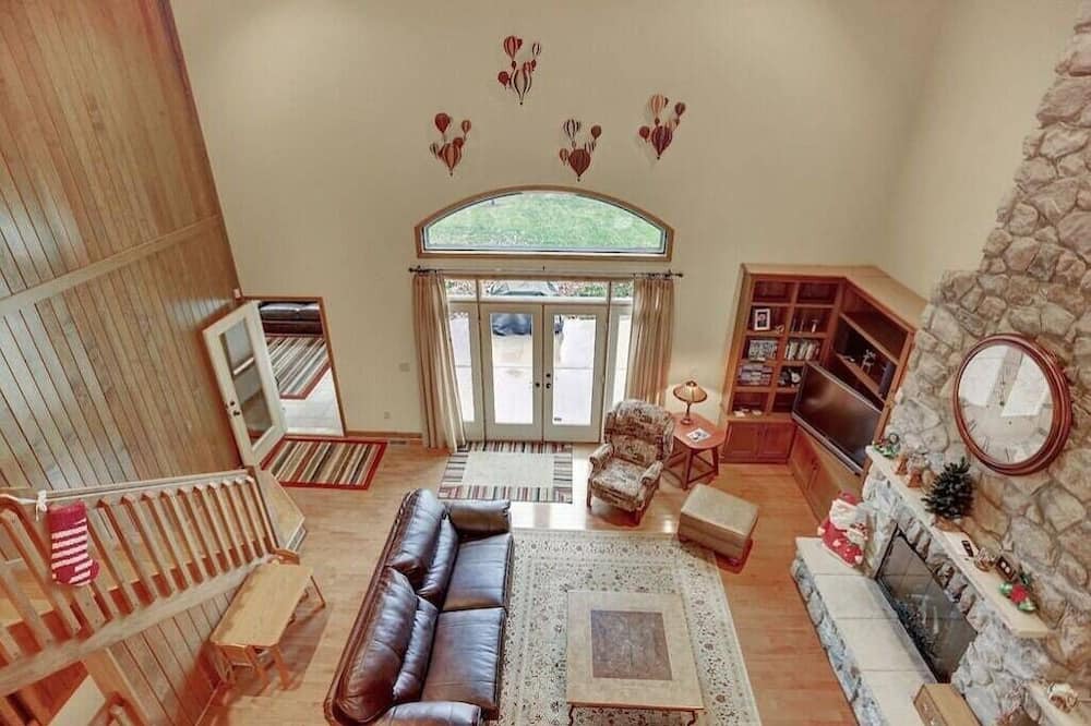 Photo of Livingroom in Calvin