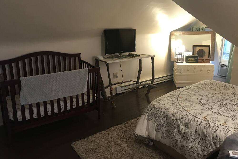 Photo of Bedroom in South Hills