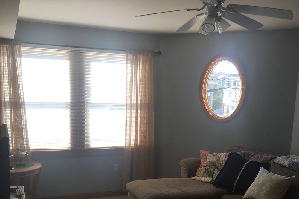 Photo of Livingroom in Beach Haven Gardens