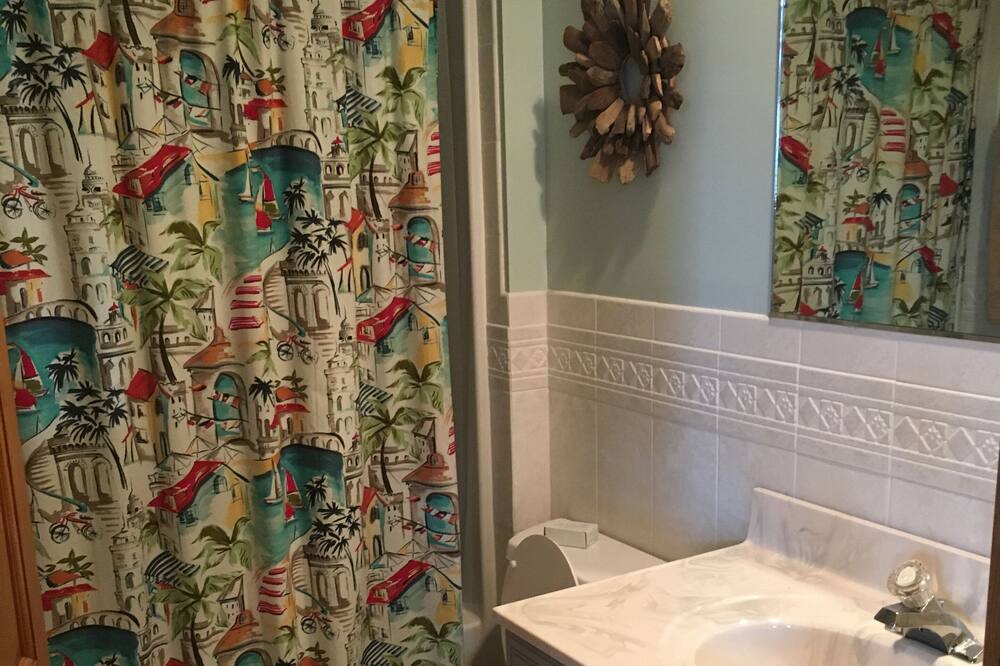 Photo of Bathroom in Beach Haven Gardens