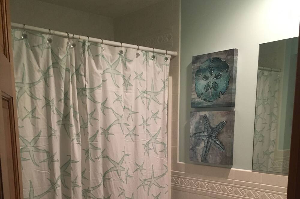 Photo of Bathroom in Beach Haven Gardens