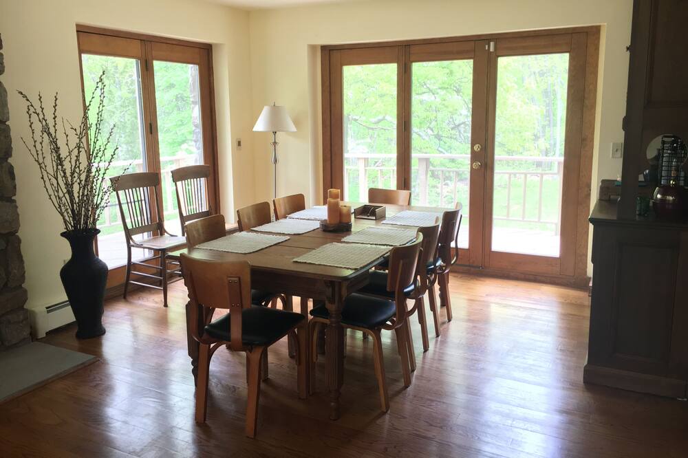 Photo of Livingroom in Middle Hope