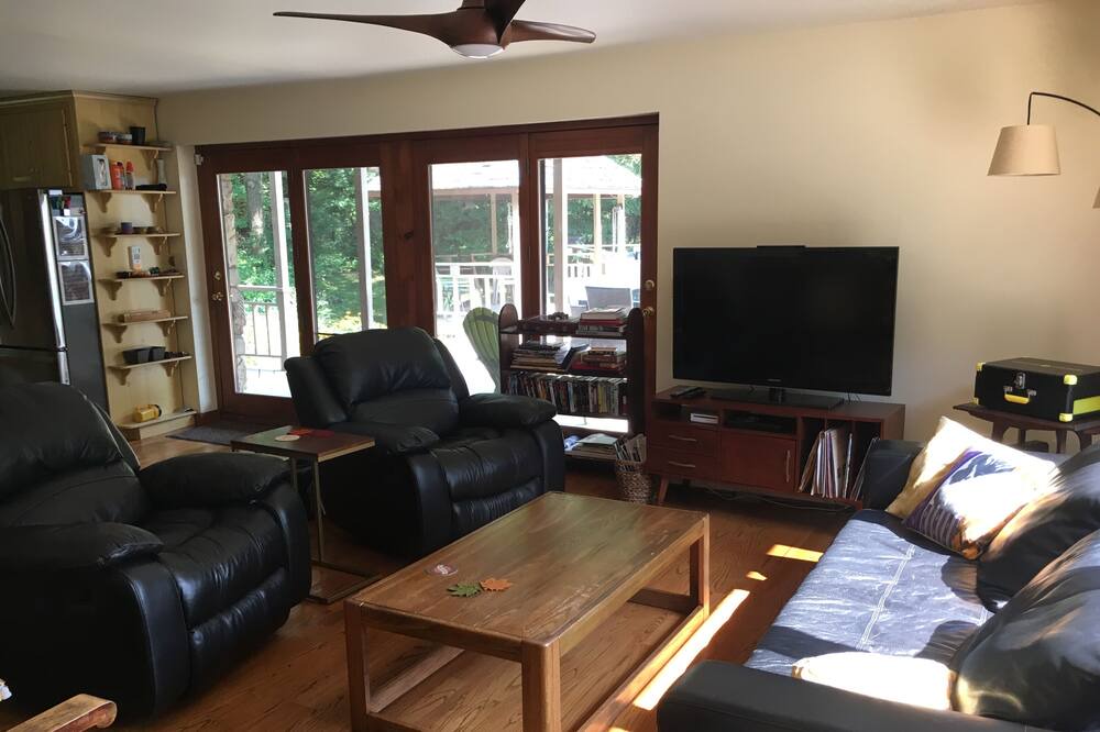 Photo of Livingroom in Middle Hope