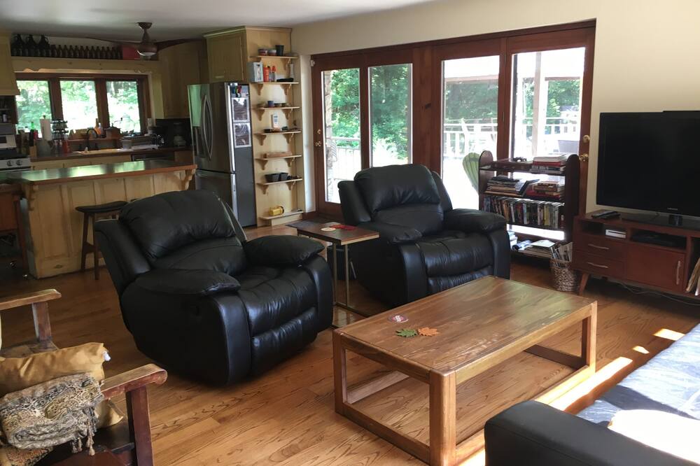 Photo of Livingroom in Middle Hope