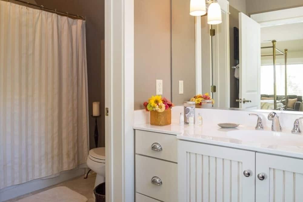 Photo of Bedroom in Long Green