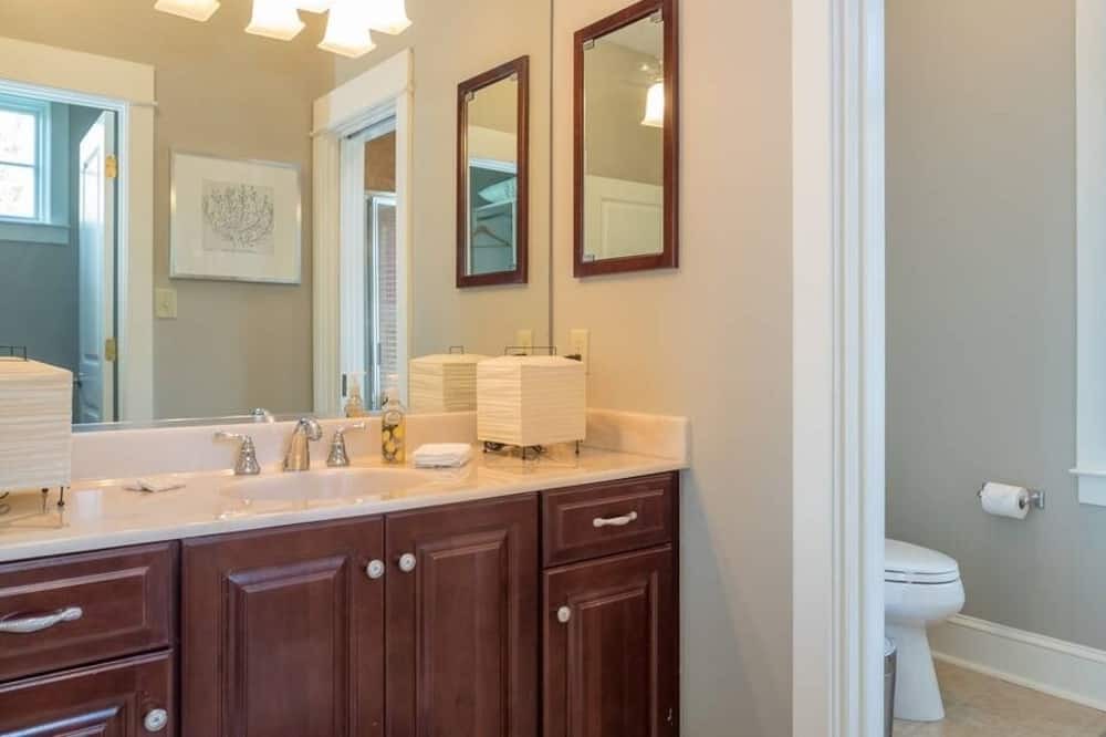 Photo of Bathroom in Long Green