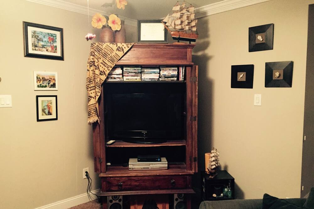 Photo of Livingroom in Town Bank