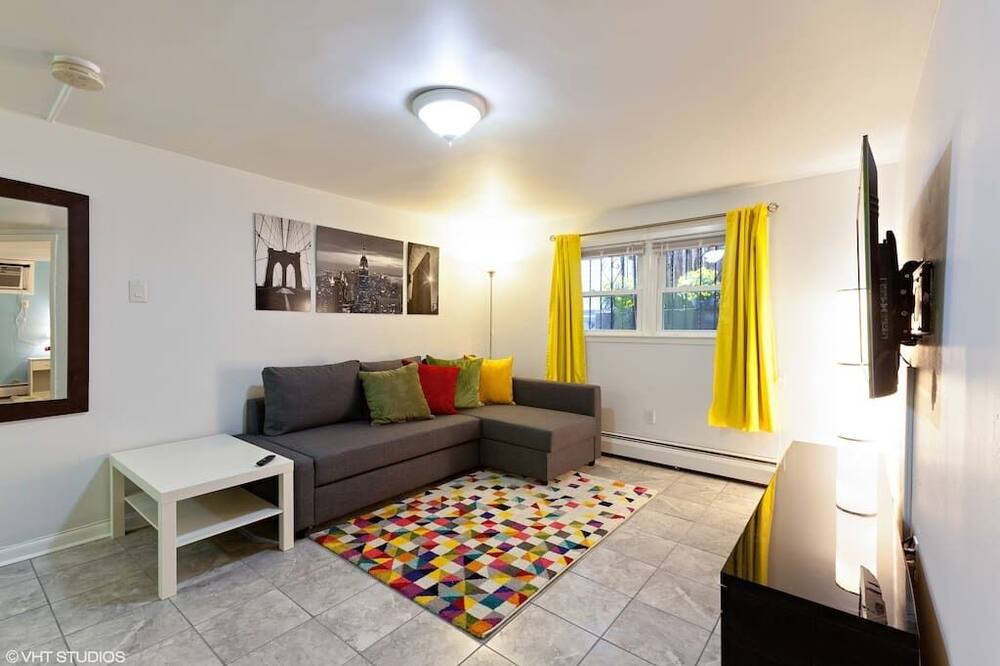 Photo of Livingroom in Guttenberg