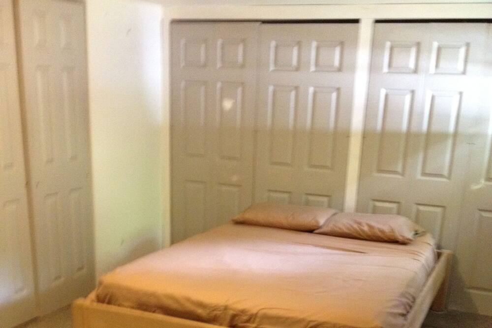 Photo of Bedroom in Pocono Mountain Lake