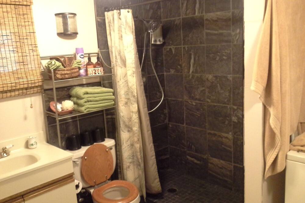 Photo of Bathroom in Pocono Mountain Lake