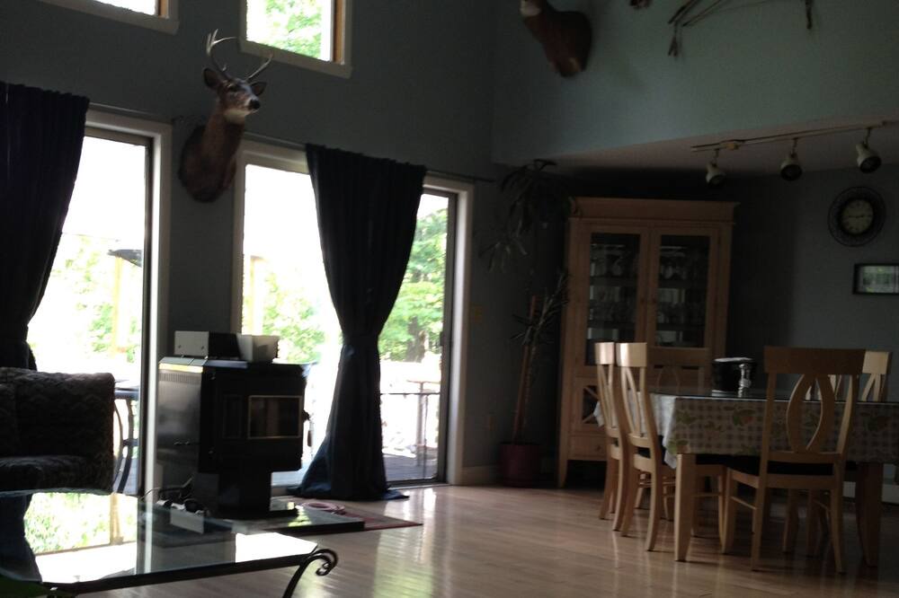 Photo of Bedroom in Pocono Mountain Lake