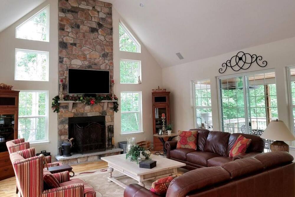 Photo of Livingroom in Lackawaxen