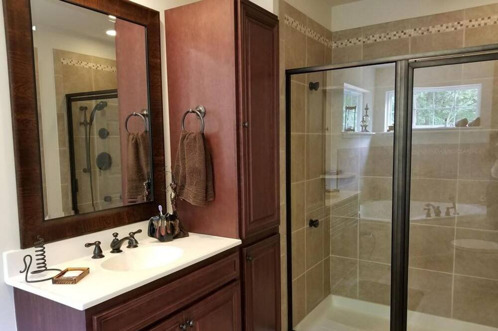 Photo of Bathroom in Lackawaxen