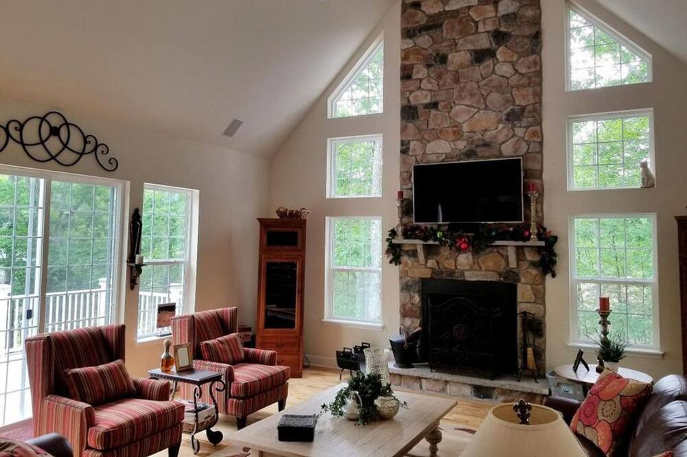Photo of Livingroom in Lackawaxen