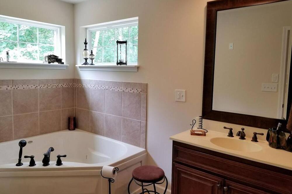 Photo of Bathroom in Lackawaxen