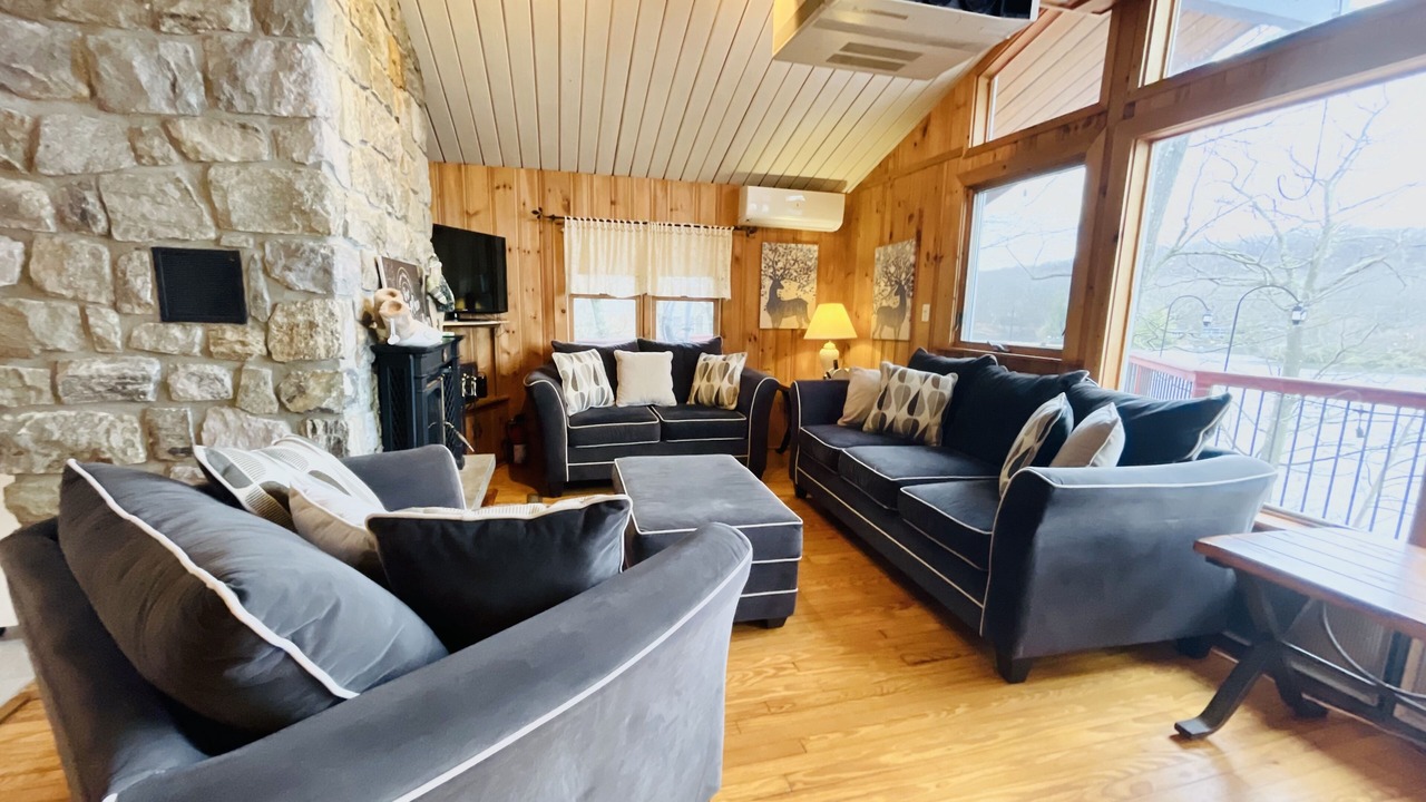 Photo of Livingroom in Highland Lakes