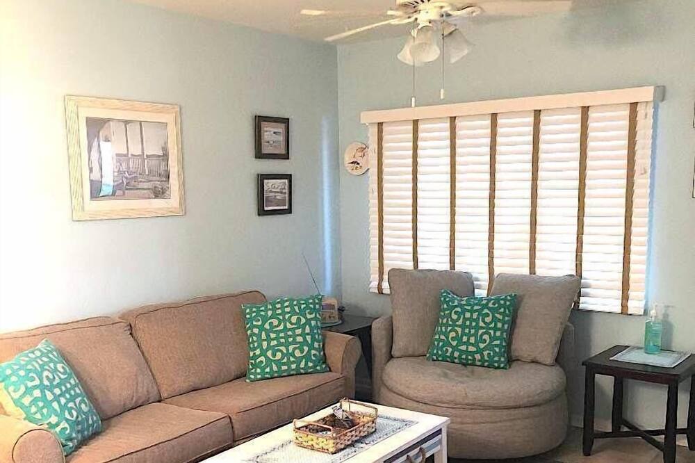 Photo of Bedroom in Admiral Estates