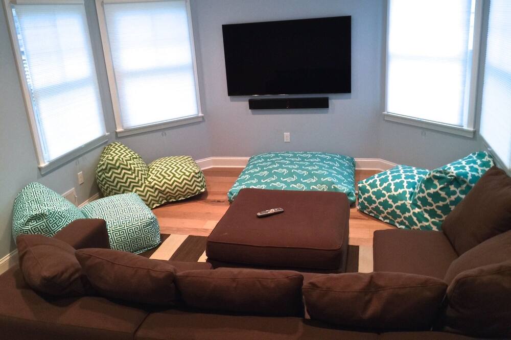 Photo of Livingroom in Avon