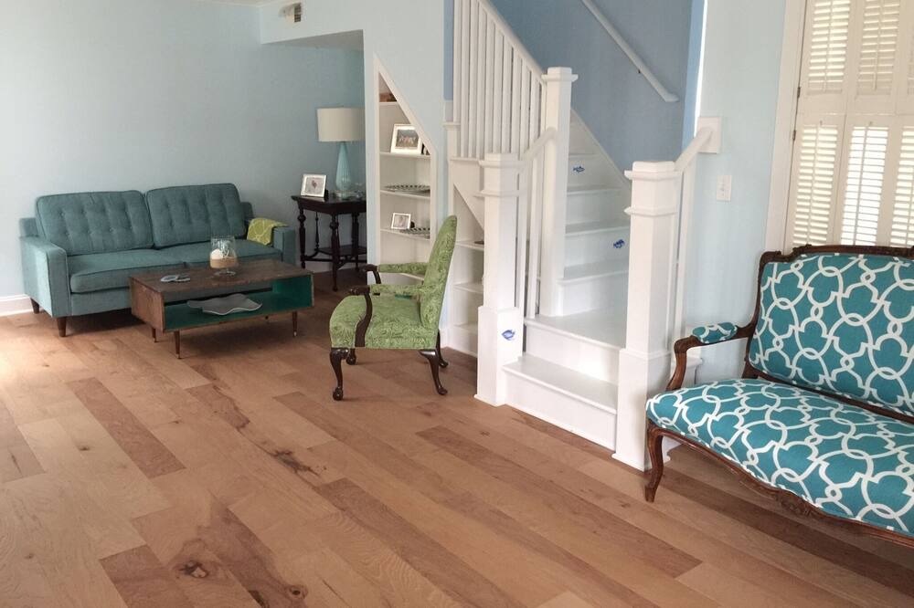 Photo of Livingroom in Avon