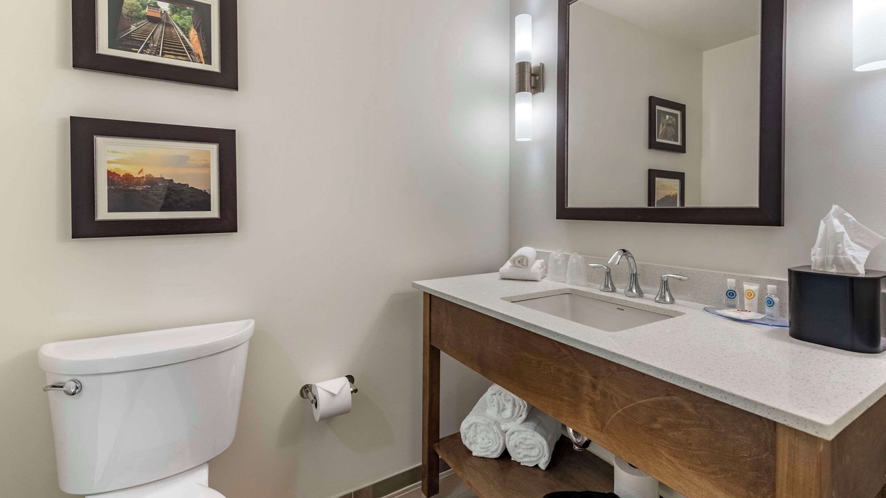 Photo of Bedroom in East Allegheny
