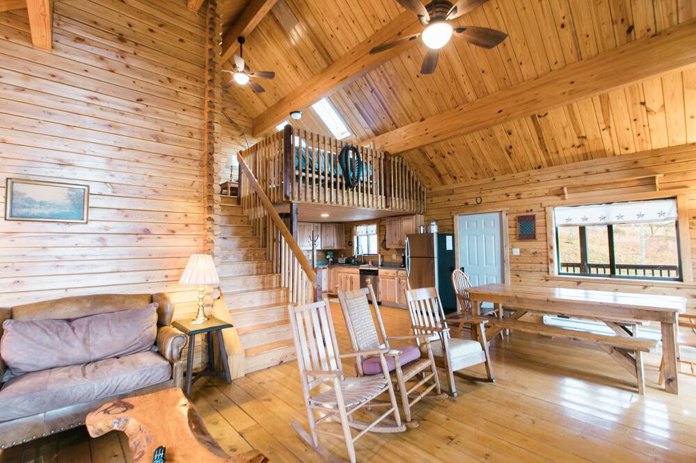 Photo of Livingroom in Hickory Hills