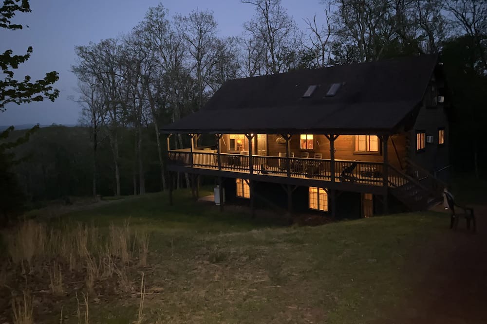 Photo of Outdoor in Hickory Hills