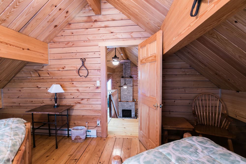 Photo of Bedroom in Hickory Hills