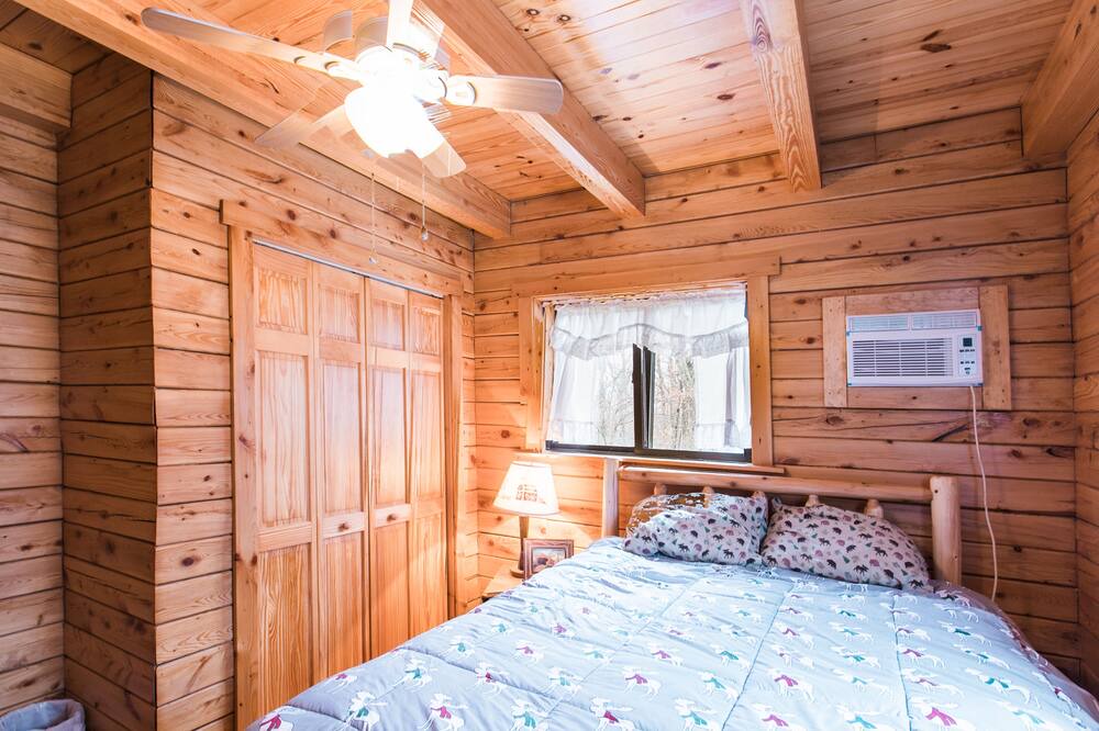 Photo of Bedroom in Hickory Hills