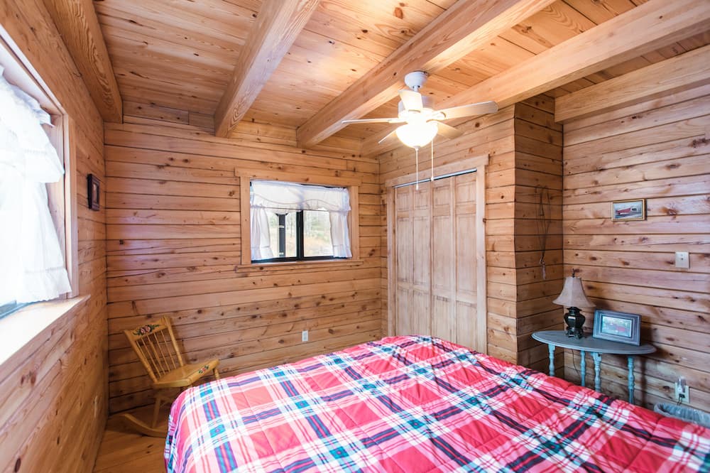 Photo of Bedroom in Hickory Hills
