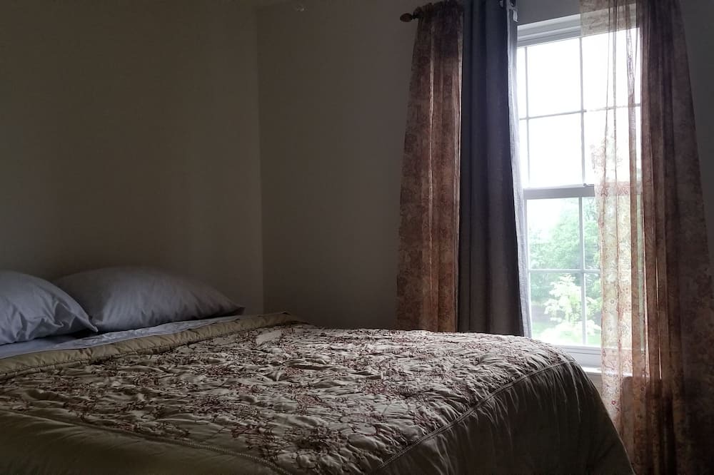 Photo of Bedroom in Edgewater