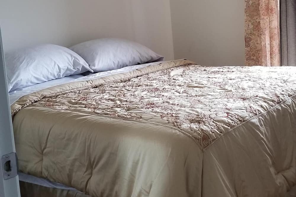 Photo of Bedroom in Edgewater