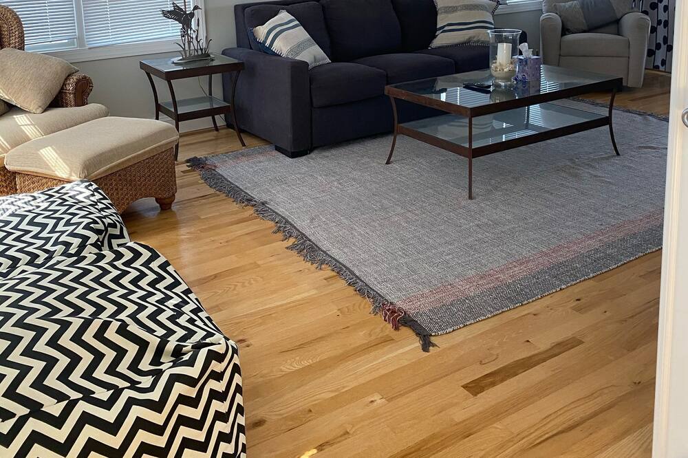 Photo of Livingroom in Point Pleasant - Toms River
