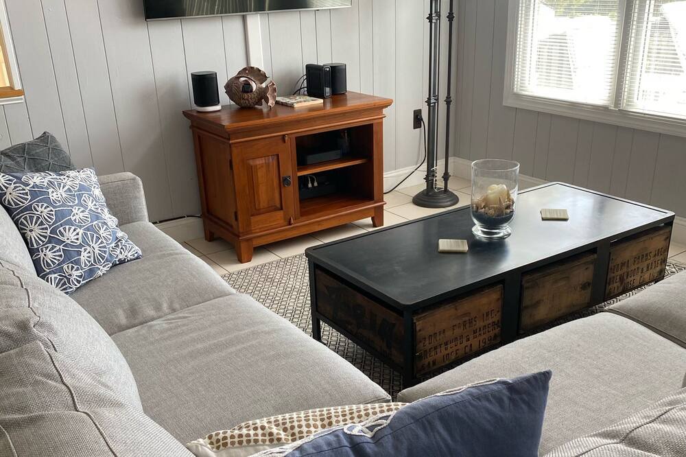 Photo of Livingroom in Point Pleasant - Toms River