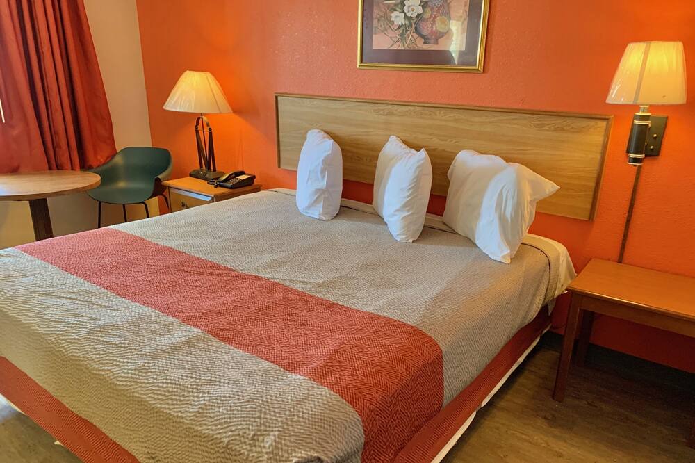 Photo of Bedroom in Bordentown