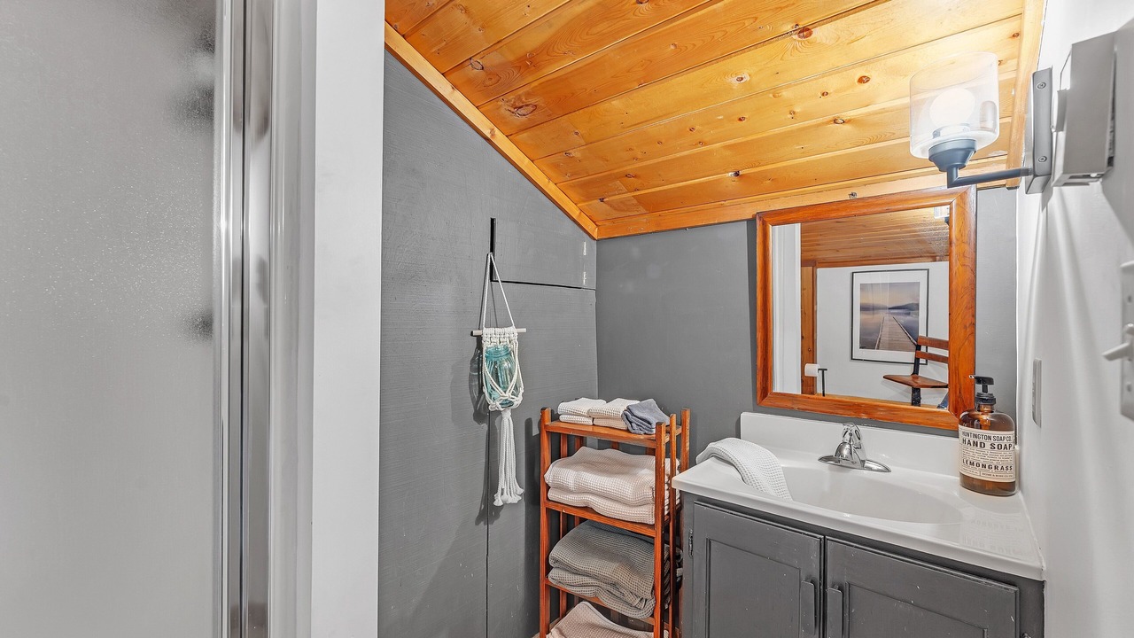 Photo of Bathroom in Old Timberline