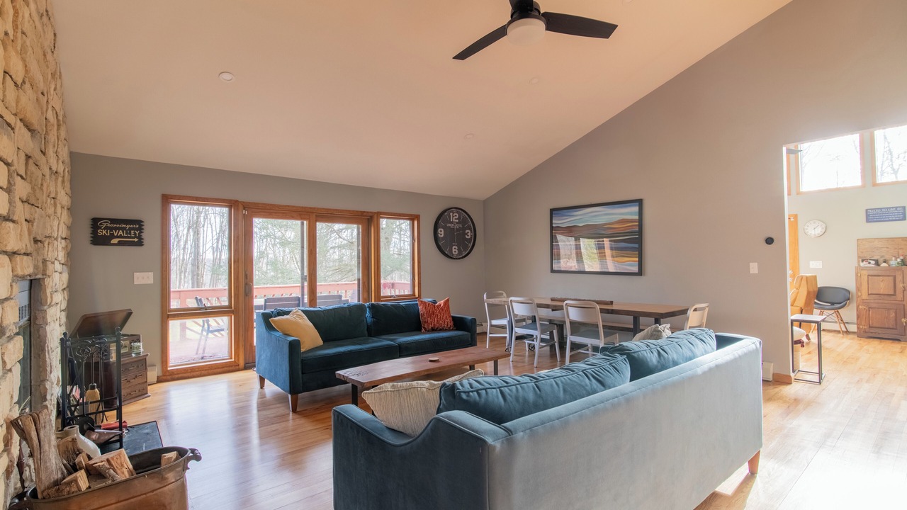 Photo of Livingroom in Parksville