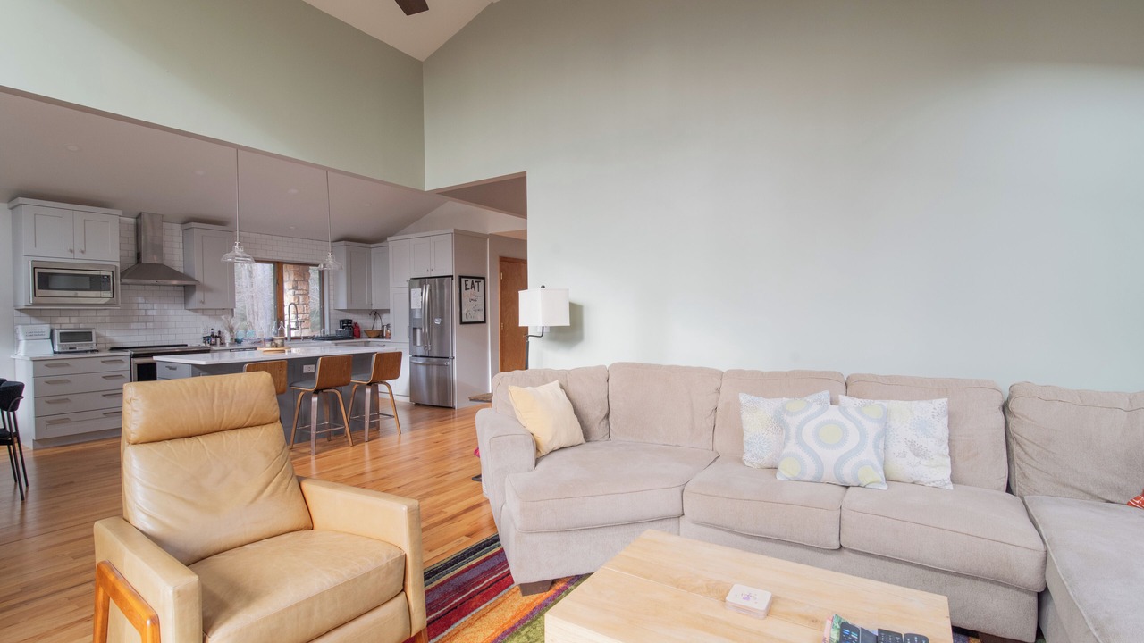 Photo of Livingroom in Parksville