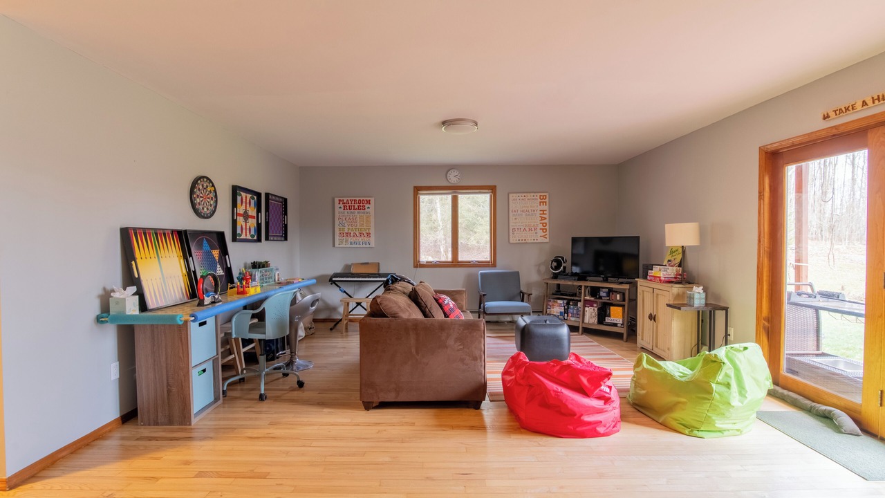 Photo of Livingroom in Parksville