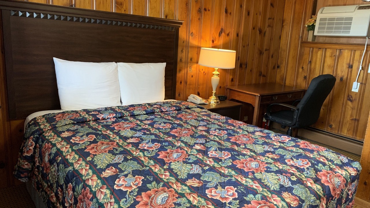 Photo of Bedroom in Rostraver