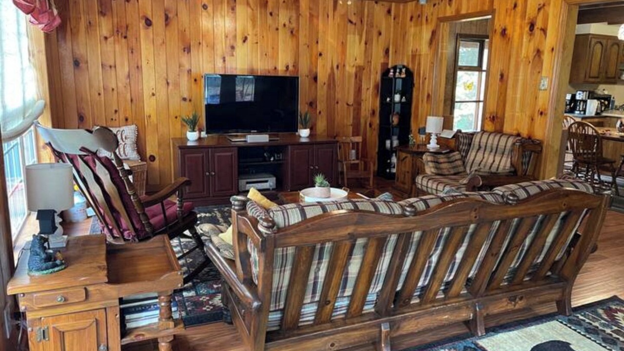 Photo of Livingroom in Fairmount Springs