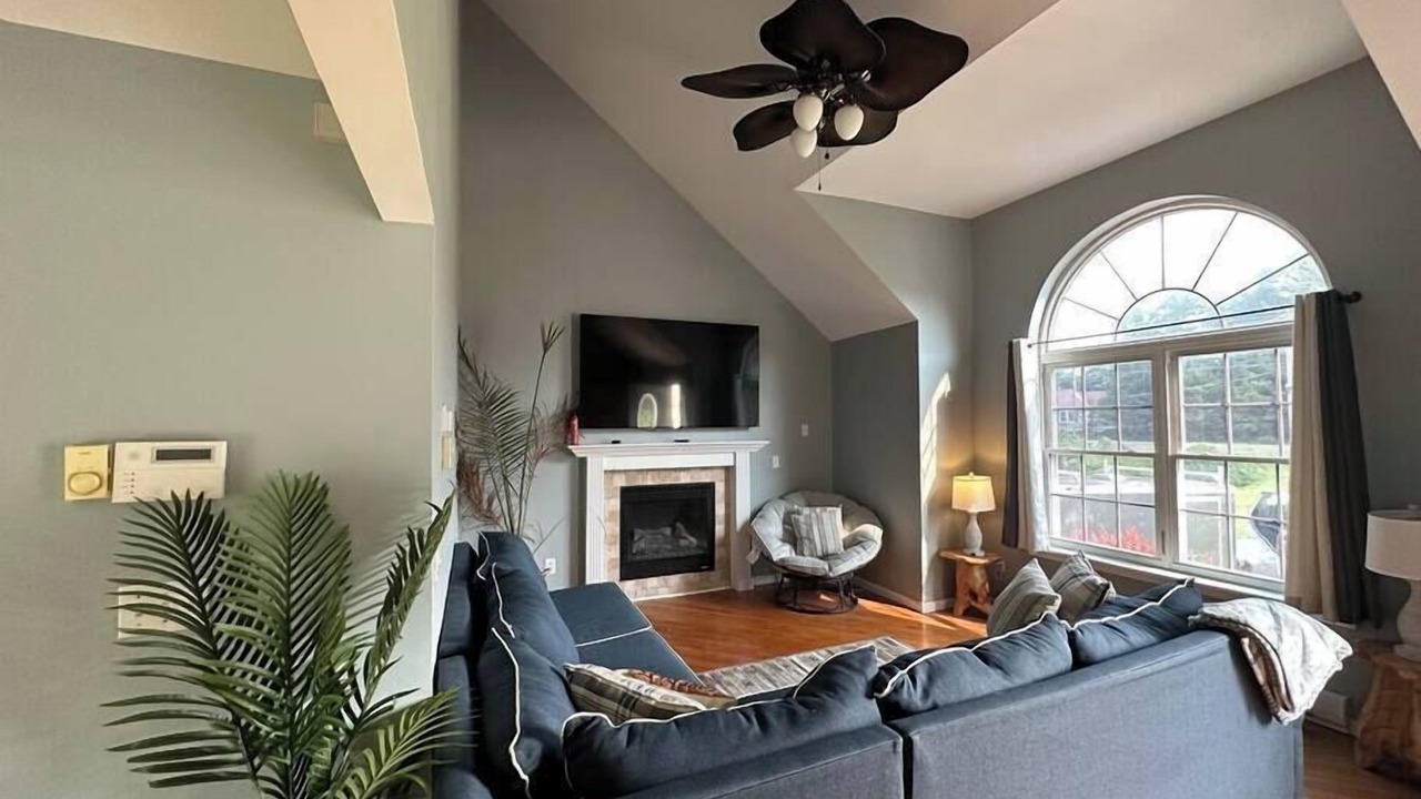 Photo of Livingroom in Long Pond