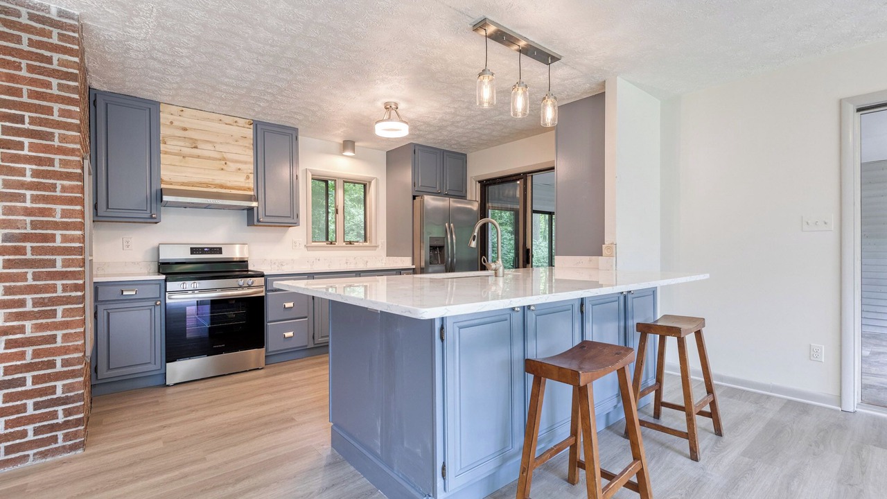 Photo of Kitchen in White Hall
