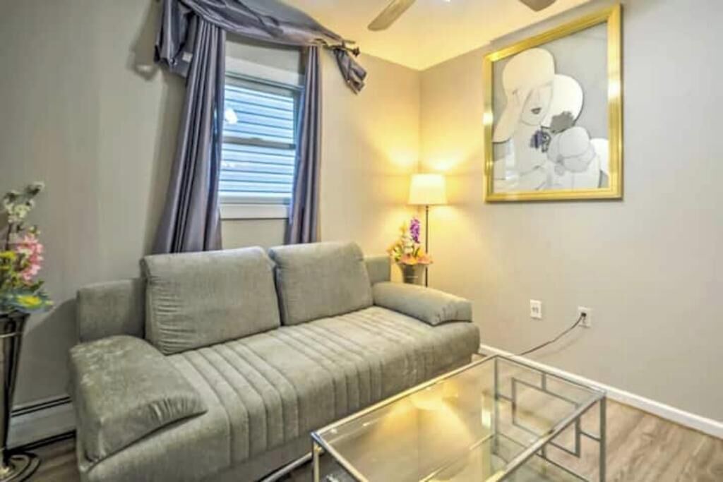 Photo of Livingroom in Keansburg
